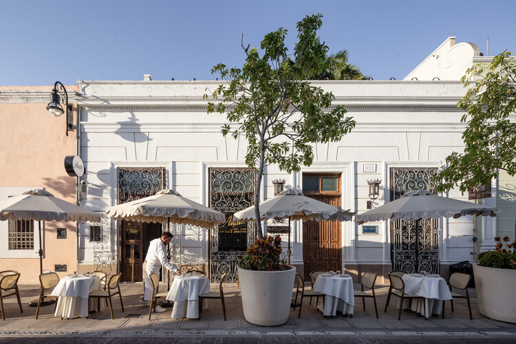 Anata Vin Bar / Central de Proyectos SCP - Fotografía exterior, Interiores De Restaurantes Y Bares, Patio interior, Sillas