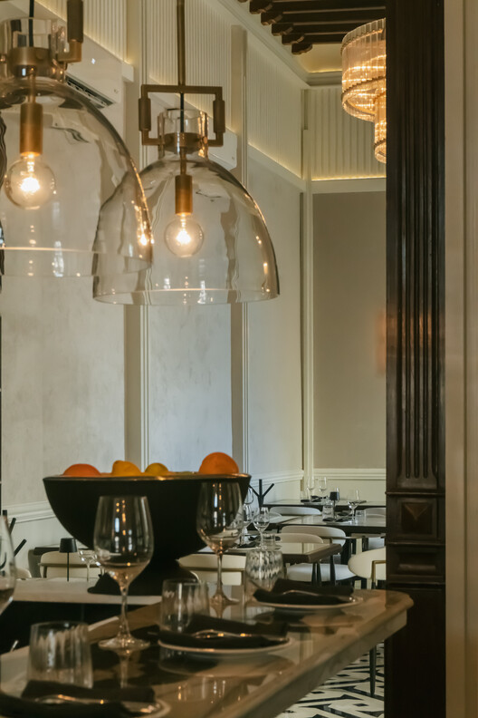 Anata Vin Bar / Central de Proyectos SCP - Fotografía interior, Comedor, Iluminación, Vidrio, Sillas