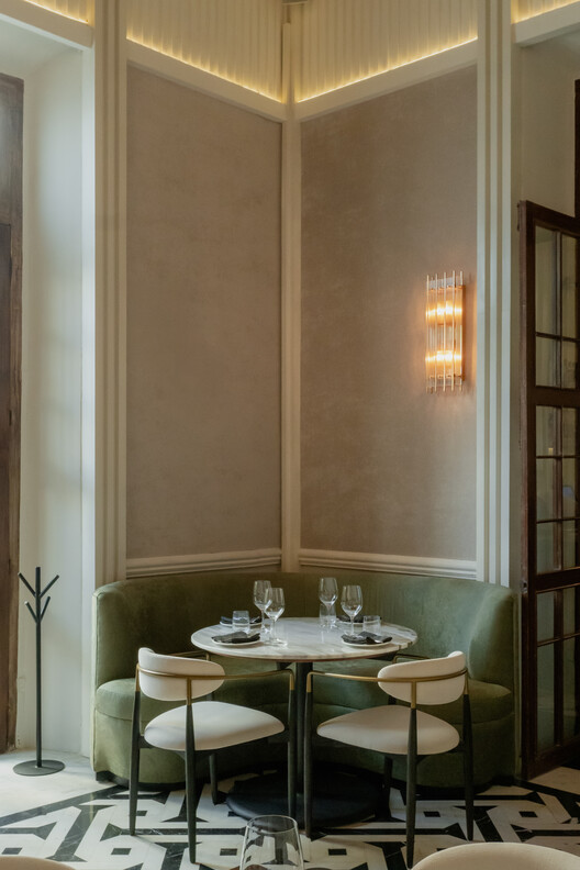 Anata Vin Bar / Central de Proyectos SCP - Fotografía interior, Baño, Madera, Mesas, Sillas, Vidrio
