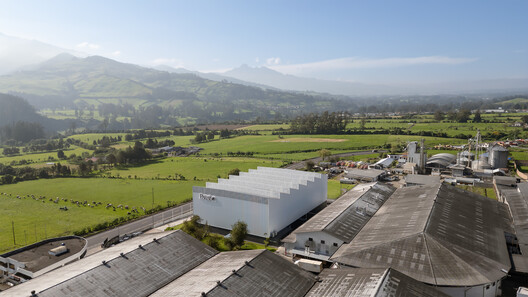 Edifício Corporativo e Galpão Industrial PARAISO / TEC Taller EC - Fotografia de Exterior