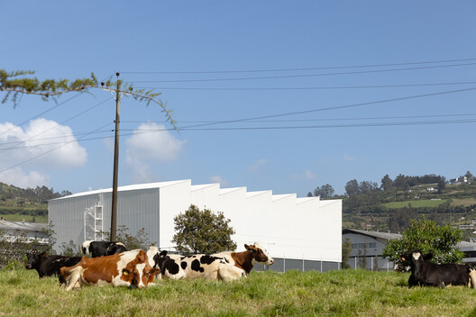 Edifício Corporativo e Galpão Industrial PARAISO / TEC Taller EC - Fotografia de Exterior
