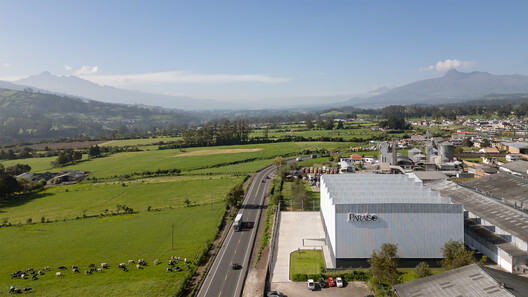 Edifício Corporativo e Galpão Industrial PARAISO / TEC Taller EC - Fotografia de Exterior