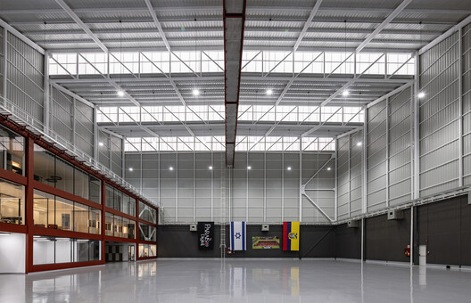 Edifício Corporativo e Galpão Industrial PARAISO / TEC Taller EC - Imagem 7 de 22