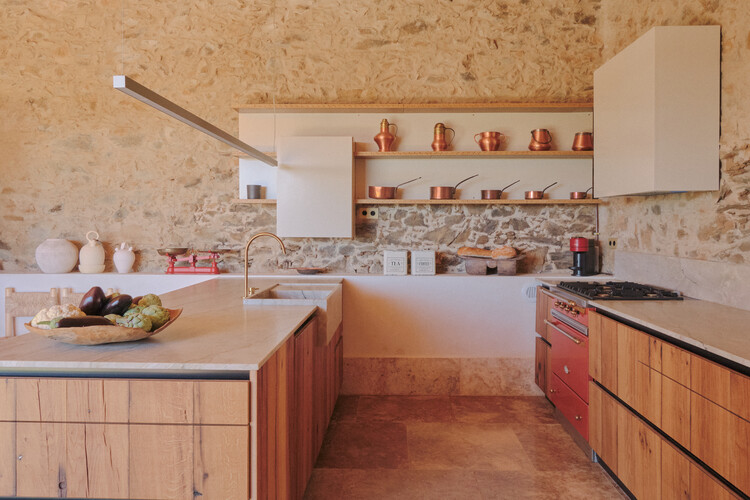 Cabana em La Vera / Ábaton - Fotografia de Interiores, Renovação, Cozinha, Bancada, Pia