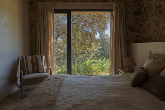  Finca del Encinar / Ábaton - Fotografia de Interiores, Dormitório, Cama