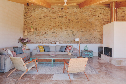  Finca del Encinar / Ábaton - Fotografia de Interiores, Sala de Estar, Madeira, Mesa, Cadeira