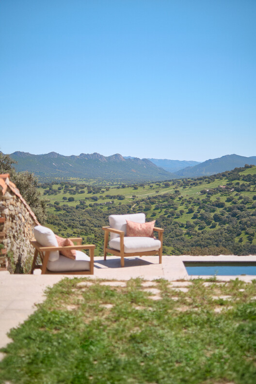  Finca del Encinar / Ábaton - Fotografia de Exterior, Cadeira