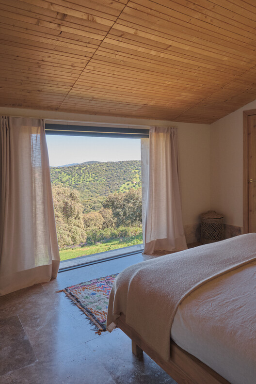  Finca del Encinar / Ábaton - Fotografia de Interiores, Dormitório, Cama