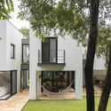 Casa Piná / Nommo Arquitetos - Fotografia de Exterior, Casas, Aido, Porta, Balcão, Escada