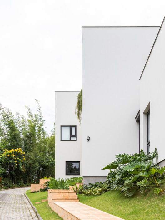 Piná House / Nommo Arquitetos - Exterior Photography, Garden