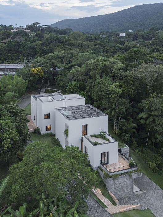 Piná House / Nommo Arquitetos - Image 19 of 39