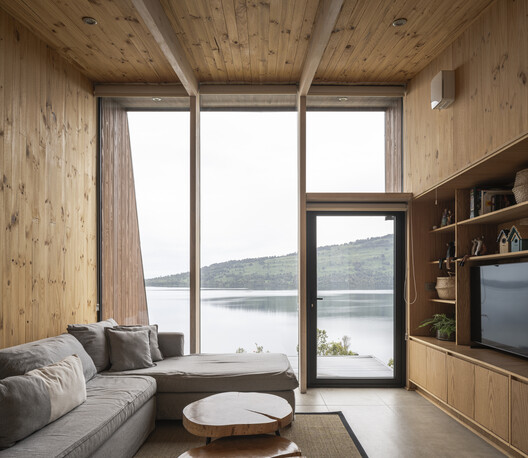 Casa VE / Triangular - Fotografía interior, Sala de estar, Madera