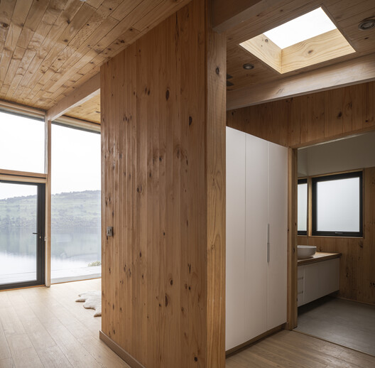Casa VE / Triangular - Fotografía interior, Madera, Fijación Vigas