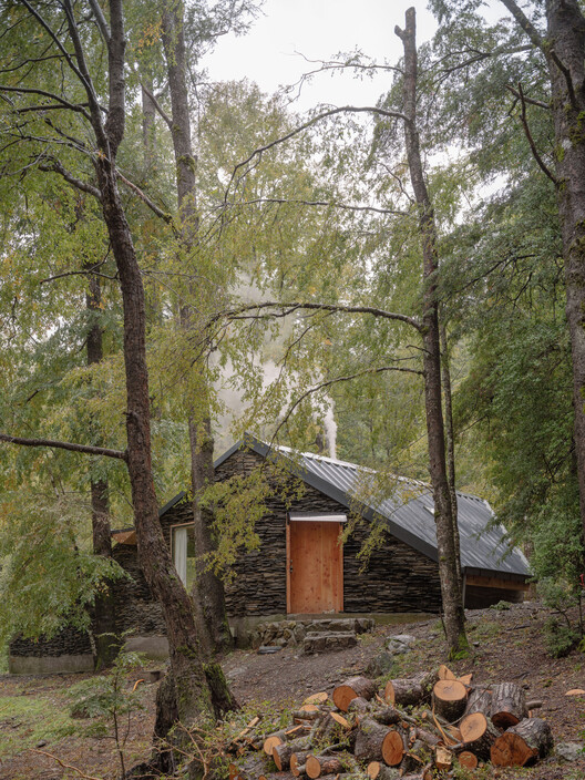 Huerquehue Refuge / DRAA Huerquehue Refuge / DRAA - Exterior Photography, Wood, Forest