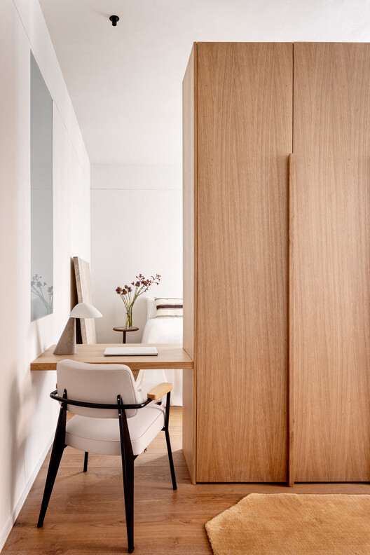 Apartamento San Lucas / Arquid - Fotografía interior, Madera, Iluminación, Mesas, Puerta, Armarios, Sillas