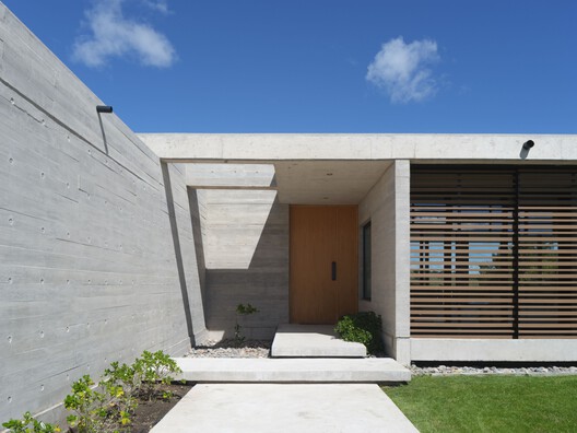 PB House / Estudio Frolik PB House / Estudio Frolik - Exterior Photography, Concrete