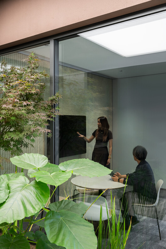 Publicis Groupe Shanghai Headquarters / Ippolito Fleitz Group + Identity Architects - Interior Photography, Glass, Garden
