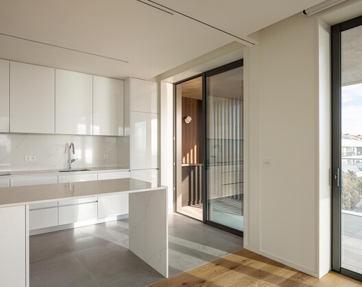 Scala-Mare Building / Atelier d’Arquitectura Lopes da Costa - Interior Photography, Kitchen, Wood, Door, Countertop, Glass