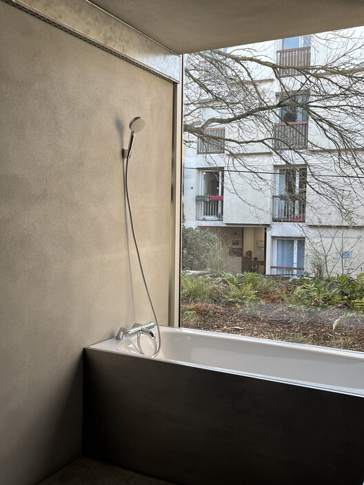 L33 Narrow House / BAST L33 Narrow House / BAST - Exterior Photography, Bathtub, Bathroom, Concrete