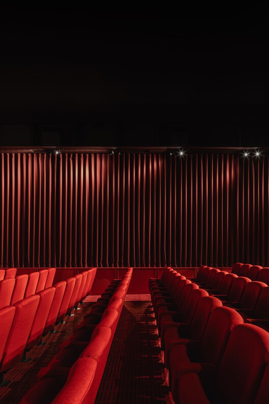 Neighborhood Cinema ‘Le Rio’ / FAB Architects + Unes Architectes - Image 4 of 13