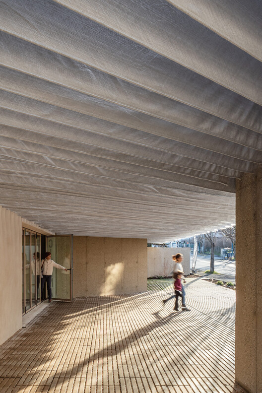Neighborhood Cinema ‘Le Rio’ / FAB Architects + Unes Architectes - Interior Photography, Concrete