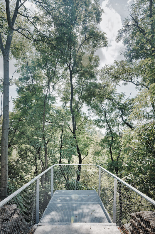 Warsaw Uprising Mound / Archigrest + topoScape Warsaw Uprising Mound / Archigrest + topoScape - Exterior Photography, Wood, Forest, Handrail