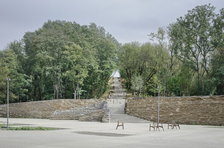 Warsaw Uprising Mound / Archigrest + topoScape - Park