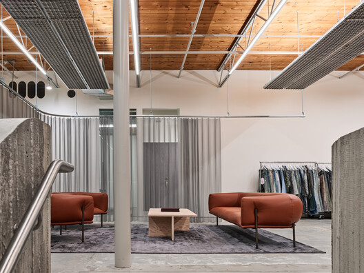 Purple Brand Operations Studio / Scott & Scott Architects - Interior Photography, Living Room, Chair