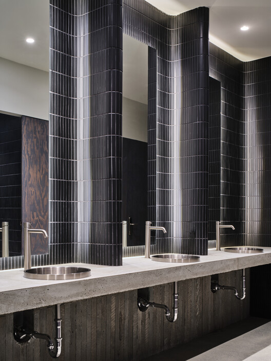 Purple Brand Operations Studio / Scott & Scott Architects - Image 7 of 30