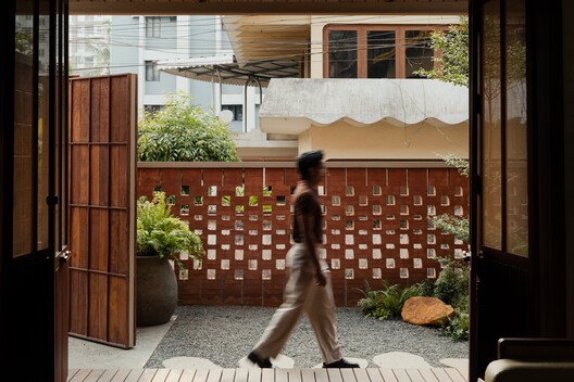 The Tiny House / 7th Hue Architecture Collective The Tiny House / 7th Hue Architecture Collective - Interior Photography, Balcony, Courtyard