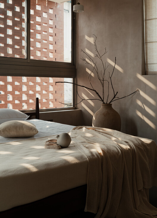 The Tiny House / 7th Hue Architecture Collective The Tiny House / 7th Hue Architecture Collective - Interior Photography, Bedroom, Wood, Bed, Lighting