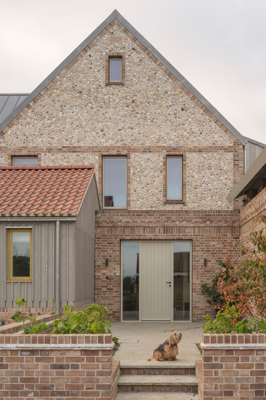 Contemporary Farmhouse / Ashworth Parkes Architects - Exterior Photography, Brick