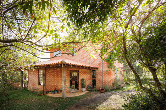 Casa de Campo / Teresa Borsoi Arquitetura - Fotografia de Exterior, Tijolo, Jardim