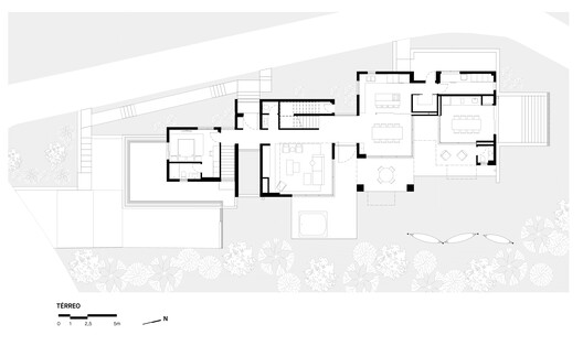 Piná House / Nommo Arquitetos - Image 29 of 39