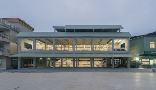Ancient Banyan Plaza Renovation / Atelier XÜK Ancient Banyan Plaza Renovation / Atelier XÜK - Exterior Photography, Concrete