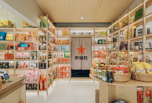Ancient Banyan Plaza Renovation / Atelier XÜK Ancient Banyan Plaza Renovation / Atelier XÜK - Interior Photography, Closet, Shelving