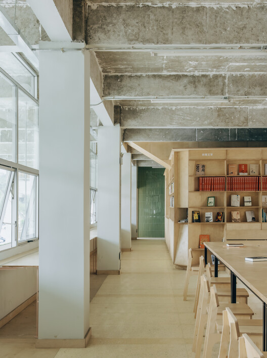 Ancient Banyan Plaza Renovation / Atelier XÜK Ancient Banyan Plaza Renovation / Atelier XÜK - Interior Photography, Kitchen, Wood, Glass