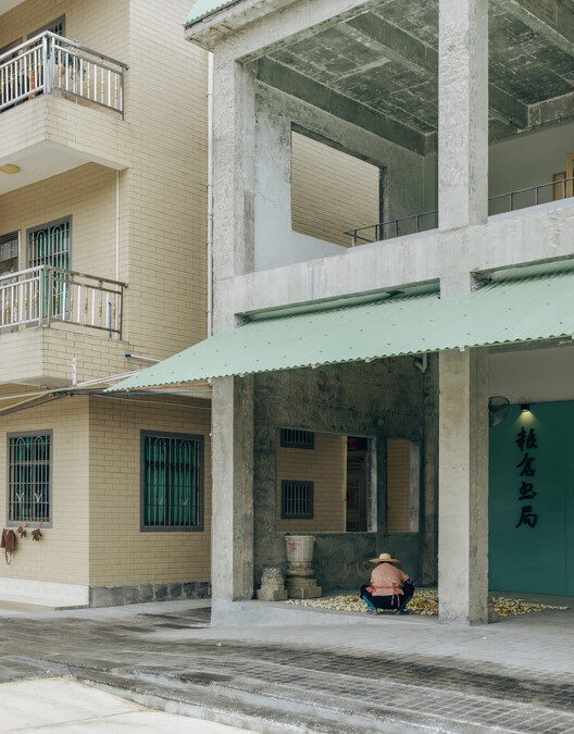 Ancient Banyan Plaza Renovation / Atelier XÜK Ancient Banyan Plaza Renovation / Atelier XÜK - Interior Photography, Concrete, Balcony