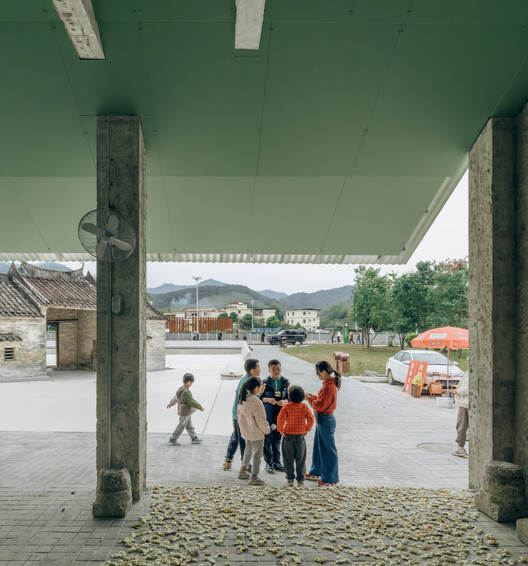 Ancient Banyan Plaza Renovation / Atelier XÜK Ancient Banyan Plaza Renovation / Atelier XÜK - Interior Photography, Concrete