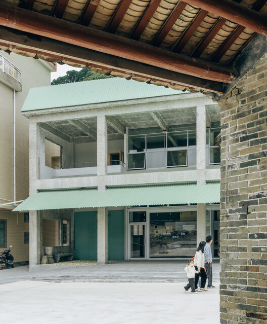 Ancient Banyan Plaza Renovation / Atelier XÜK Ancient Banyan Plaza Renovation / Atelier XÜK - Interior Photography, Concrete