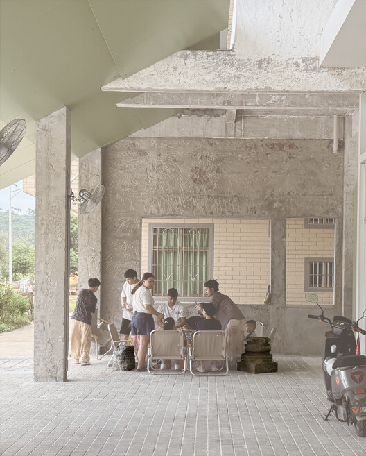 Ancient Banyan Plaza Renovation / Atelier XÜK Ancient Banyan Plaza Renovation / Atelier XÜK - Interior Photography, Concrete