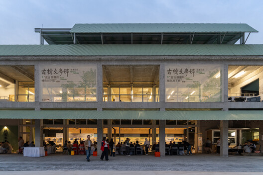 Ancient Banyan Plaza Renovation / Atelier XÜK Ancient Banyan Plaza Renovation / Atelier XÜK - Exterior Photography
