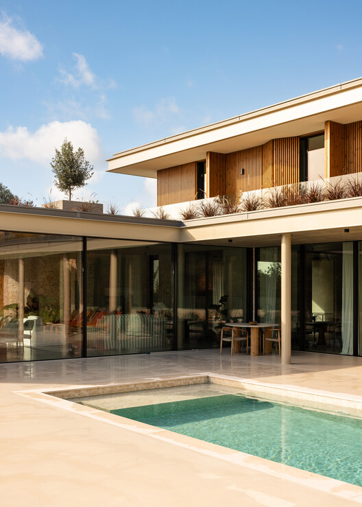 Casa Abuxarda 1 / Fragmentos - Fotografía exterior, Madera, Puerta, Concreto, Balcón