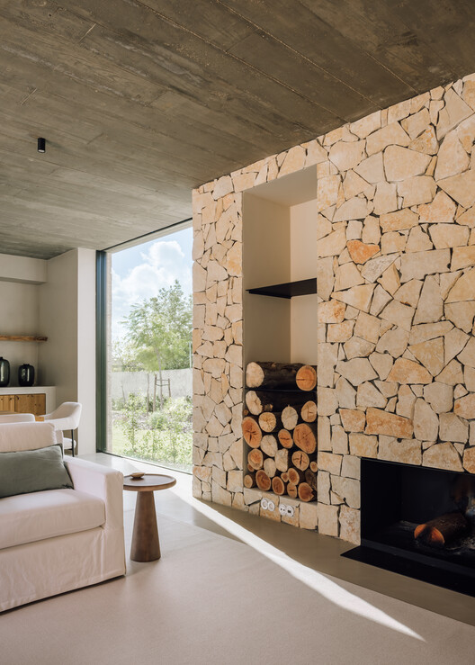 Casa Abuxarda 1 / Fragmentos - Fotografía interior, Sala de estar, Madera, Iluminación, Ladrillo, Sillas