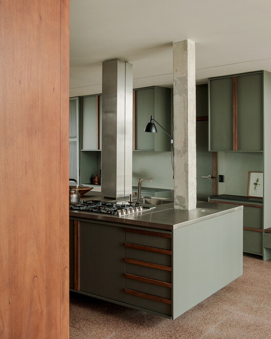 Copan D Apartment / Sabiá Arquitetos + Trema Arquitetura Copan D Apartment / Sabiá Arquitetos + Trema Arquitetura - Interior Photography, Kitchen, Wood, Countertop