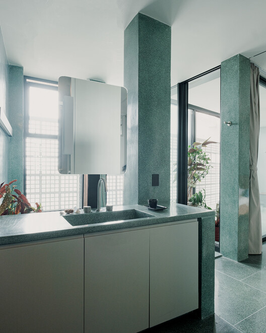 Copan D Apartment / Sabiá Arquitetos + Trema Arquitetura Copan D Apartment / Sabiá Arquitetos + Trema Arquitetura - Interior Photography, Bathroom, Countertop, Sink, Glass
