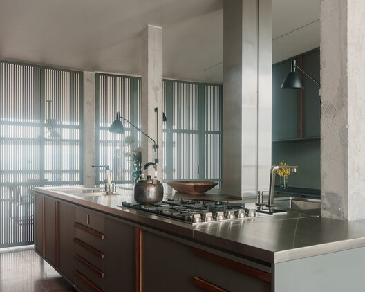 Copan D Apartment / Sabiá Arquitetos + Trema Arquitetura Copan D Apartment / Sabiá Arquitetos + Trema Arquitetura - Interior Photography, Kitchen, Countertop, Glass