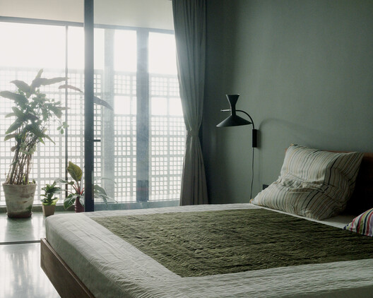 Copan D Apartment / Sabiá Arquitetos + Trema Arquitetura Copan D Apartment / Sabiá Arquitetos + Trema Arquitetura - Interior Photography, Bedroom, Bed, Lighting