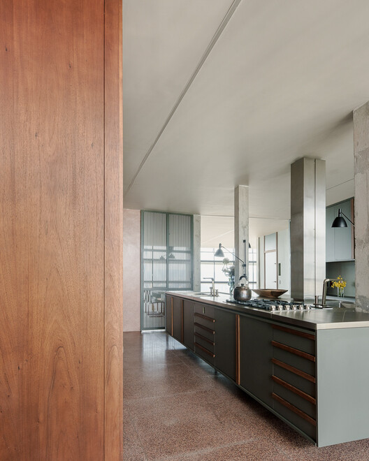 Copan D Apartment / Sabiá Arquitetos + Trema Arquitetura Copan D Apartment / Sabiá Arquitetos + Trema Arquitetura - Interior Photography, Kitchen, Wood, Countertop