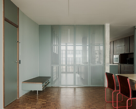 Copan D Apartment / Sabiá Arquitetos + Trema Arquitetura Copan D Apartment / Sabiá Arquitetos + Trema Arquitetura - Interior Photography, Glass, Chair